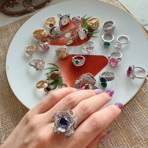 Elegant Silver and Blue Gemstone ring